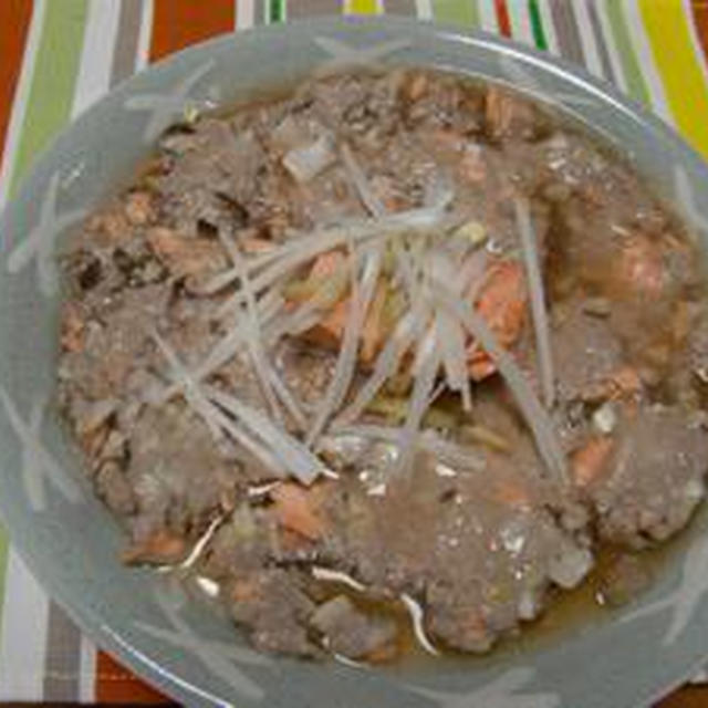 素敵な蒸籠マジック！！豚ひき肉と鮭の蒸しもの
