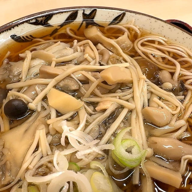 立ち蕎麦行脚「そばよし本店のきのこそば」