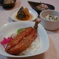秋刀魚の蒲焼丼と鶏肉ときゅうりの明太子和え by みなづきさん