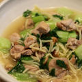 青菜と鶏肉の煮込み麺