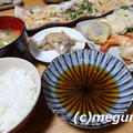 冷蔵庫の野菜とえびで天ぷら＆カツオのたたきの夕食