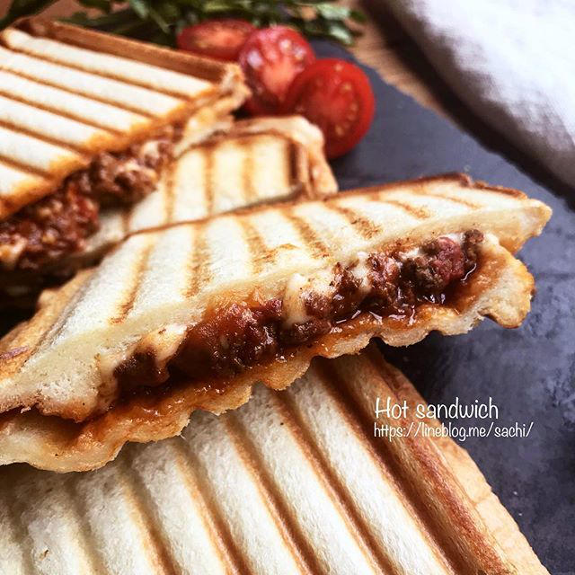 チーズがとろぉ〜り♡ミートホットサンド♡【#簡単レシピ#パン】