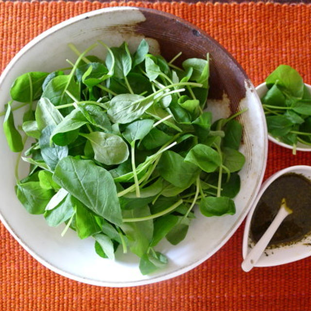 大分県産：ベビー小松菜のサラダと青じそドレッシング
