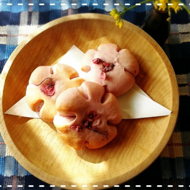 春4月やってきました～♡新生活スタート！！桜パン届けま～す(*´ー｀*)