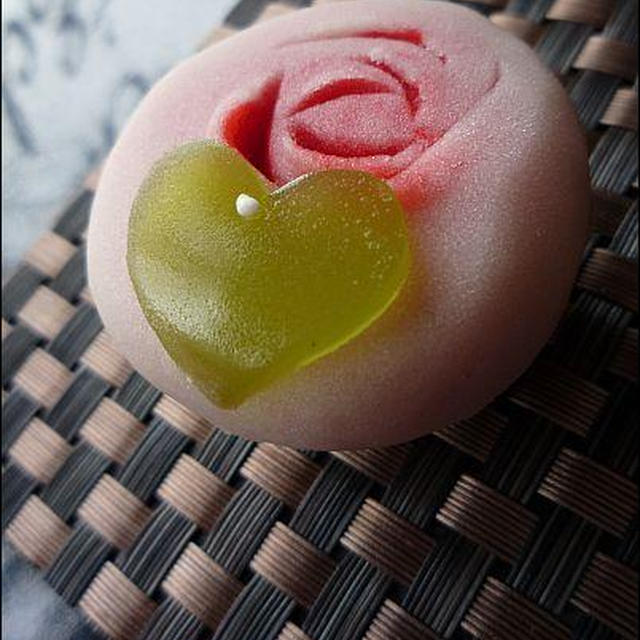 ローズとハートの可愛い和菓子 By Ayaさん レシピブログ 料理ブログのレシピ満載