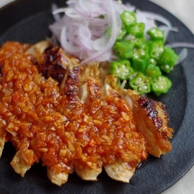 夏はグリルだ！チキングリル、香ばしアーモンドの甘チリソース！ミッキーの水羊羹。