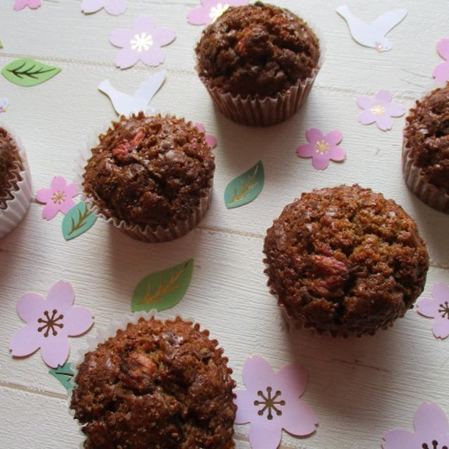 簡単 ケーキ 我が家の定番 黒糖カップケーキに桜をトッピング By ハッピーさん レシピブログ 料理ブログのレシピ満載