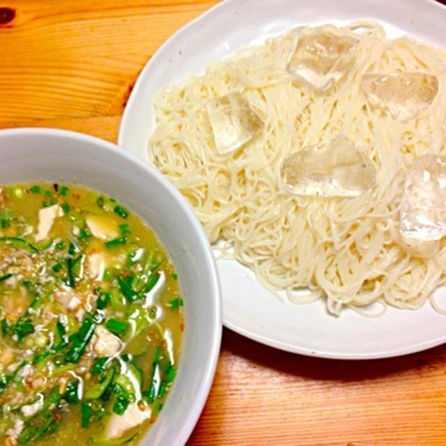 夏にピッタリ　アゴ出汁の冷や汁素麺！