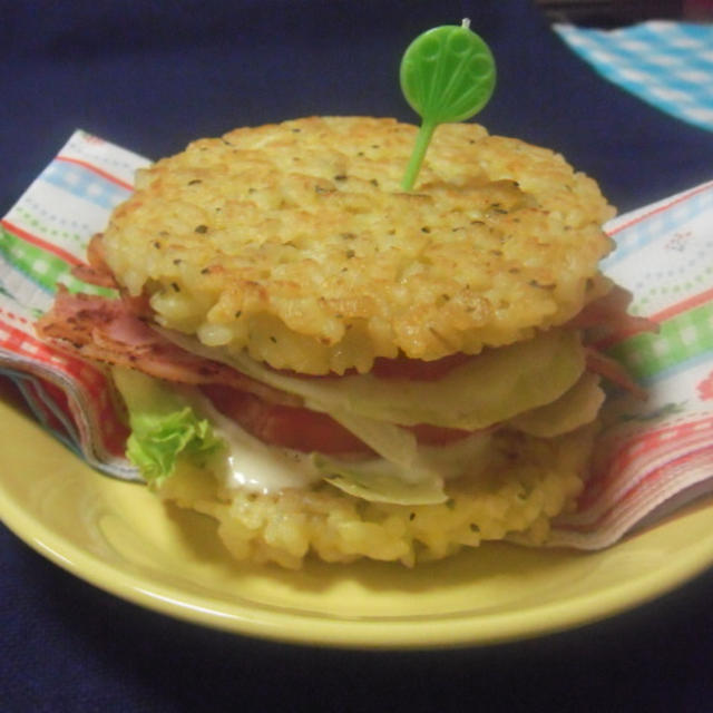 チーズとバジルの風味でライスBLTバーガー★美味しそうな肉味噌とマイごはん