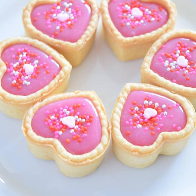ピンクのハートのチョコレートタルト　バレンタインデー♡