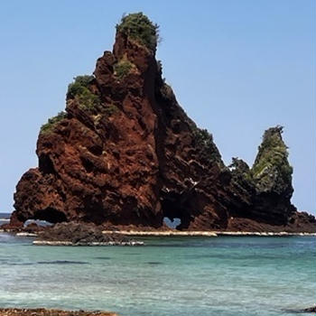 ハート岩にキュン　明屋海岸