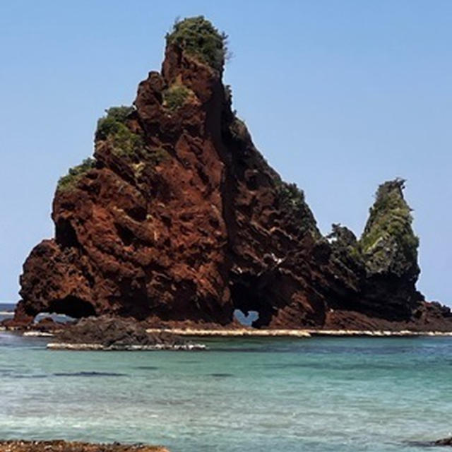 ハート岩にキュン　明屋海岸