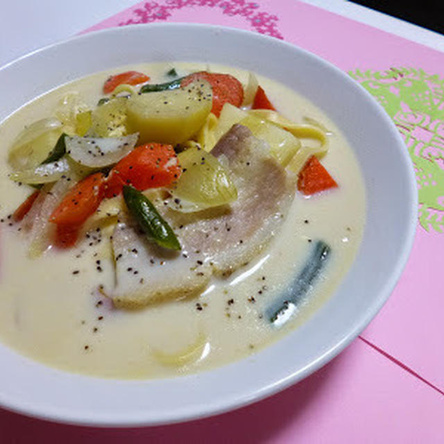 キッコーマン豆乳鍋つゆ塩味で　野菜ごろごろ豆乳チーズパスタ〜♪　朝ごはんも。