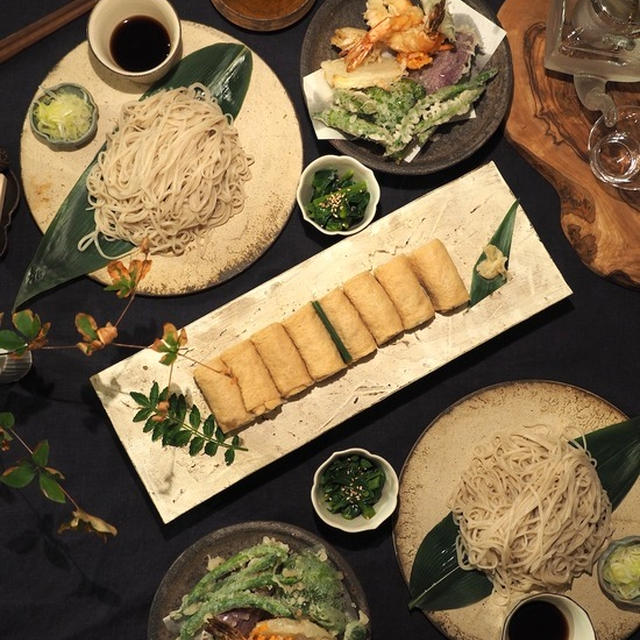 天ぷらそばと「呼きつね」のいなり寿司の夜ごはん