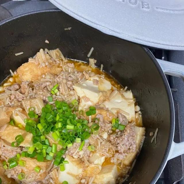 レンチンレシピをストウブで！ カサ増しえのき、厚揚げとひき肉のピリ辛韓国風 Staub Wa-nabe