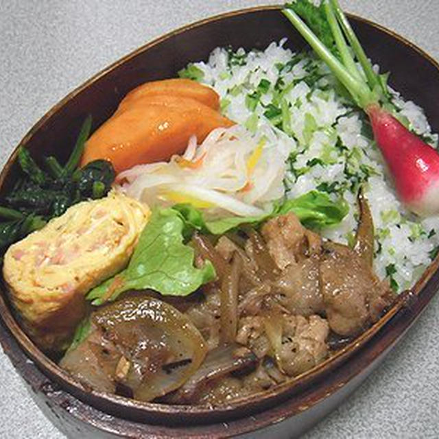 豚のしょうが焼き弁当。水菜の漬物ご飯がうまし。ご飯待ちあんこ