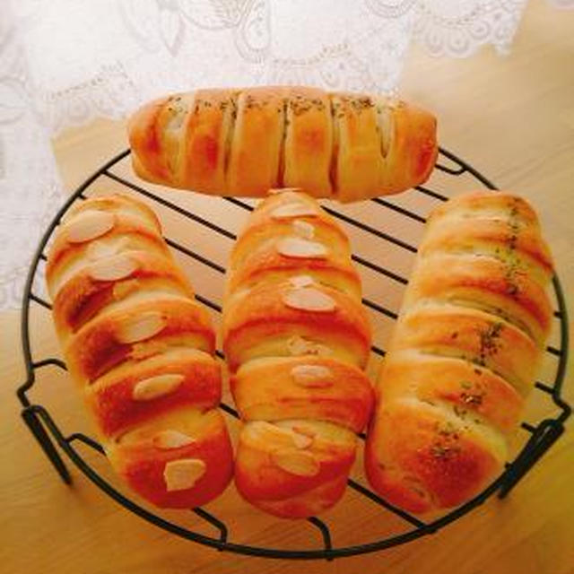 ウインナーハーブキャベツチーズパン♪チョコアーモンドパン♪