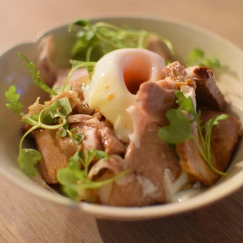 お夕飯はローストポーク丼♪