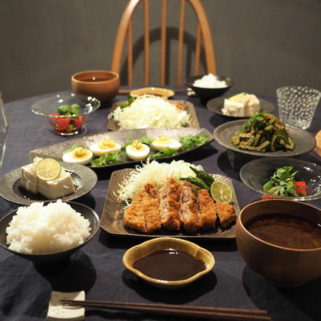 トンカツと、おしゃれゆで卵とかの夜ごはん
