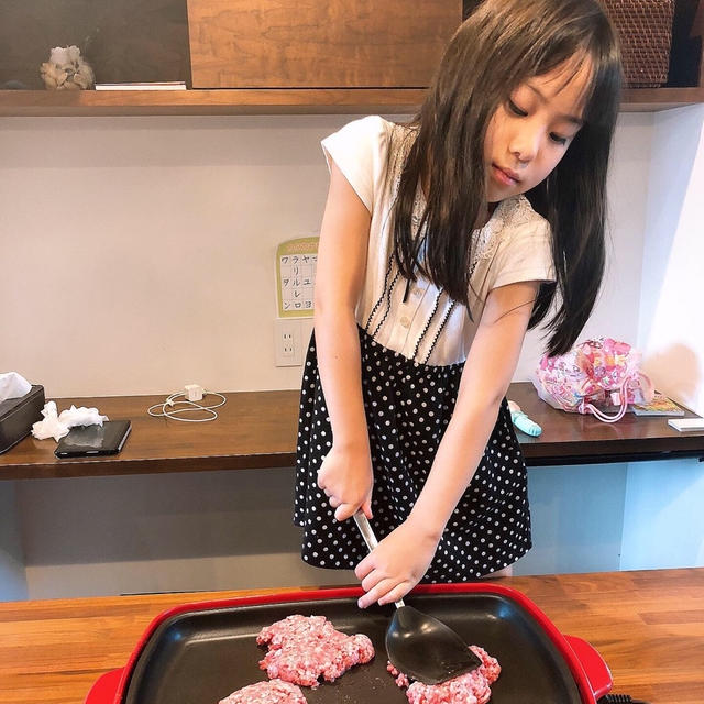 ホットプレートで即席ハンバーガーです〜！！