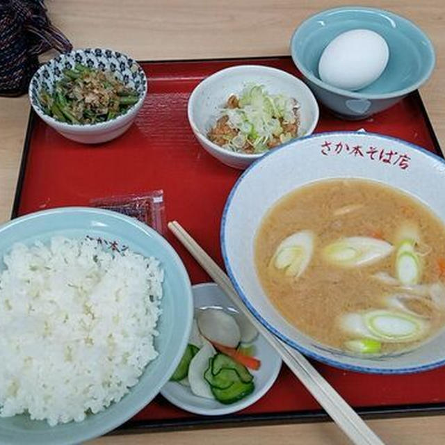 さか本そば店でとん汁定食（下高井戸）。