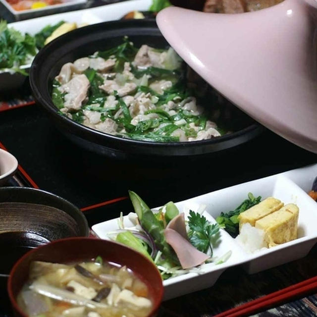 ＜我が家の晩ご飯＞娘達と食べたしゃぶ鍋。客人にも同じ物をお出ししました。