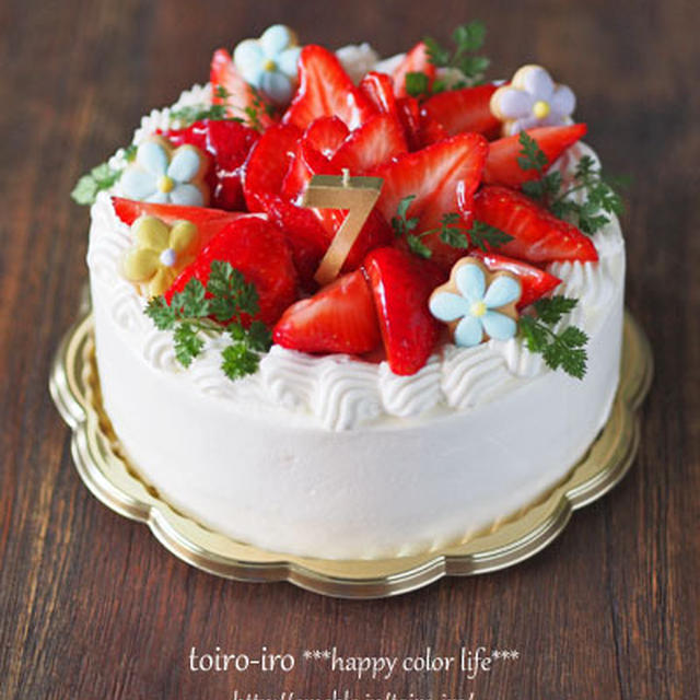 いちごとお花のデコレーションケーキ
