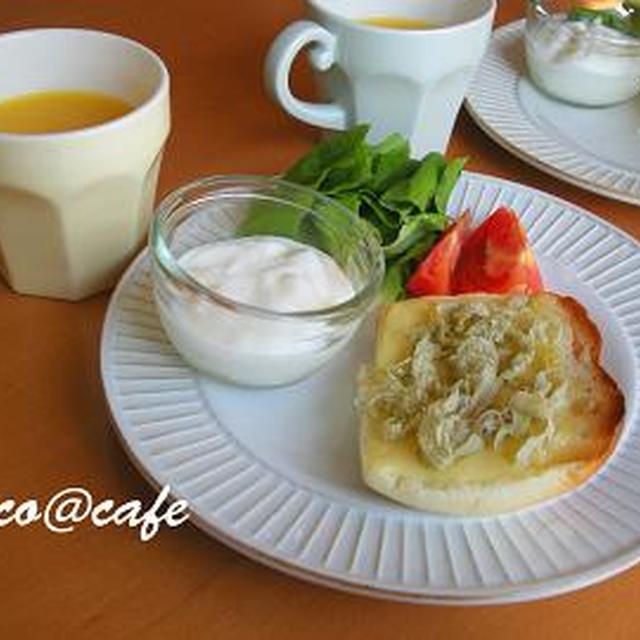 とろろ昆布チーズトースト　?STUDIO M'で朝食を?