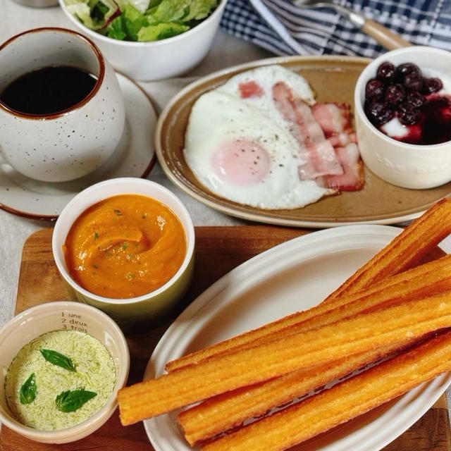 おうちでカフェ気分♪かぼちゃのディップが濃厚絶品！冷凍でいつでも手軽！星のチュロスで朝ごはん♪