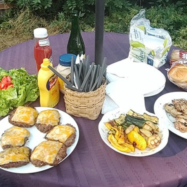 恒例、元同僚宅でのチーズバーガーパーティ
