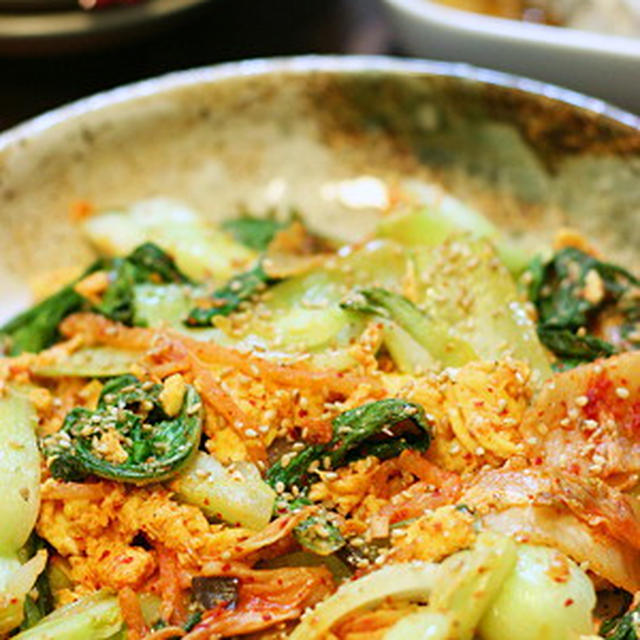 実家青梗菜の炒め物。キムチと卵で。