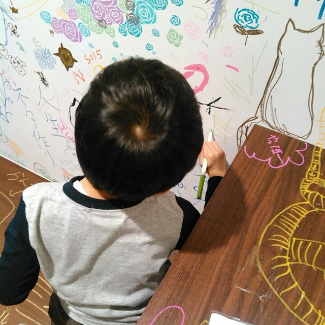 RAKUGAKI Cafe に来ています♪～ぺんてる