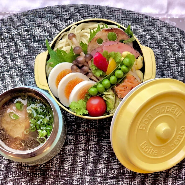 《スープジャー弁当》鶏そば、ゆで卵、キャベツの塩昆布和え、豆もやしおひたしなど