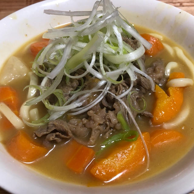 カルディ クリーミーカレーうどん　まろやかな味わいの中にほんのりスパイシーさが感じられる
