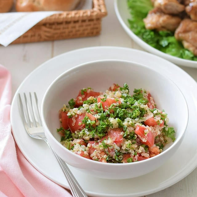 【中東料理】タブーリ（Tabbouleh）トマトとパセリのサラダ♡ブルガーをキヌアで代用