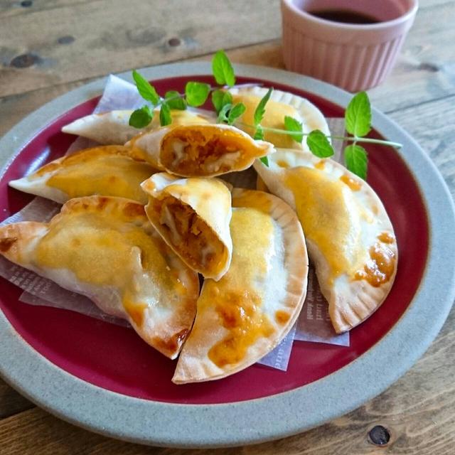 お手軽！餃子の皮で秋色かぼちゃパイ（ミルクジェンヌ）