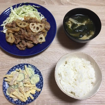 ヨシケイの食材宅配でレンコンと豚肉の生姜焼き・マカロニサラダ・えのきのみそ汁を作ってみた