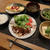 ほろほろ～よだれ鶏なんかの晩ご飯　と　ツワブキと紅葉♪