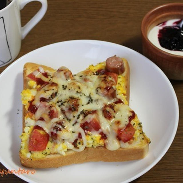 卵ペーストでボリュームアップ『マルゲリータ風ピザトースト』～アメリカ風朝ごはんのつもりが、日本の朝ごはんでした～