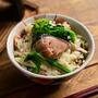 春の食材で「ニンニクの芽と菜の花の鮭釜飯」