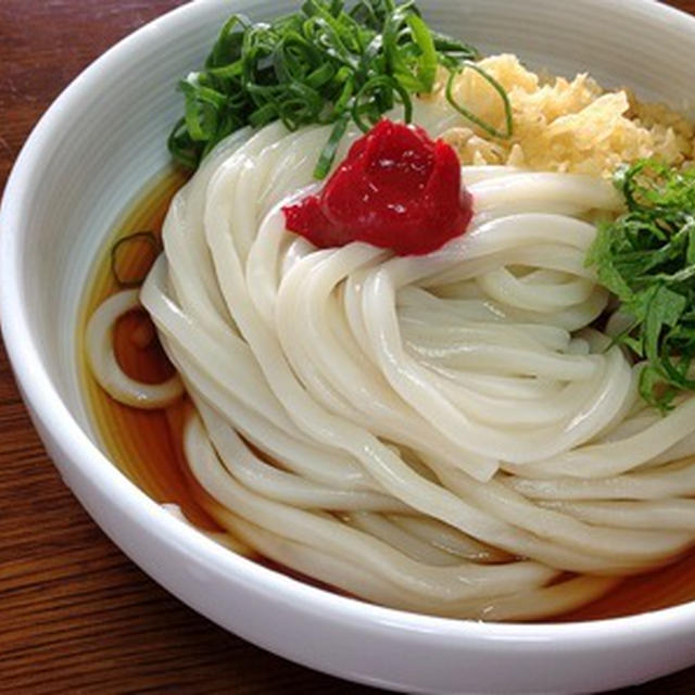 今朝の麺は「ひやあつ梅しそぶっかけうどん」