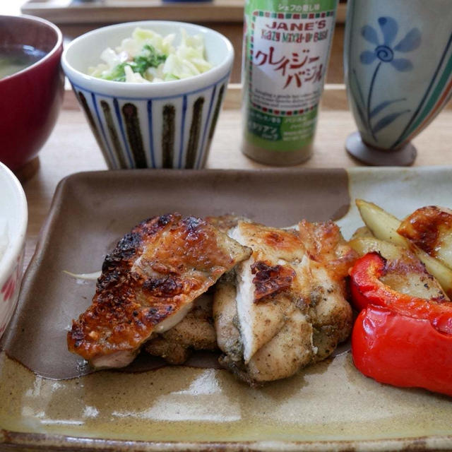 チキンのクレイジーバジル焼き、昨日の昼ごはん