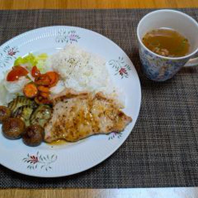 ２１時の晩御飯・・・ポークステーキごまだれぽん酢ソースかけ♪・・♪