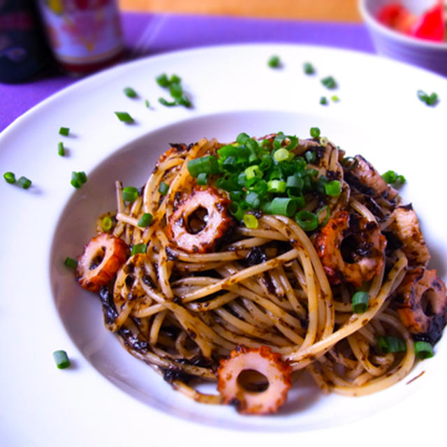 海苔と竹輪のイカスミ風パスタ & マ・マー 早ゆでパスタ３分