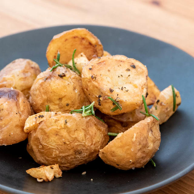 新じゃがで作る！岩塩とローズマリーのポテトのレシピ・作り方