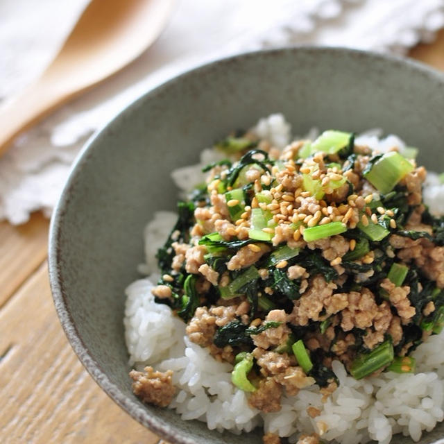 昭和の思い出そばかすの少女と【小松菜のクミン味噌そぼろ丼】昨日の晩ごはん