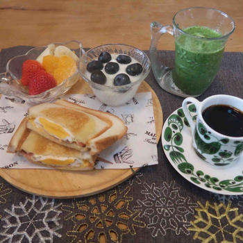 ベーコンエッグとチーズのホットサンド・カレーうどん・ネギスジ焼♪