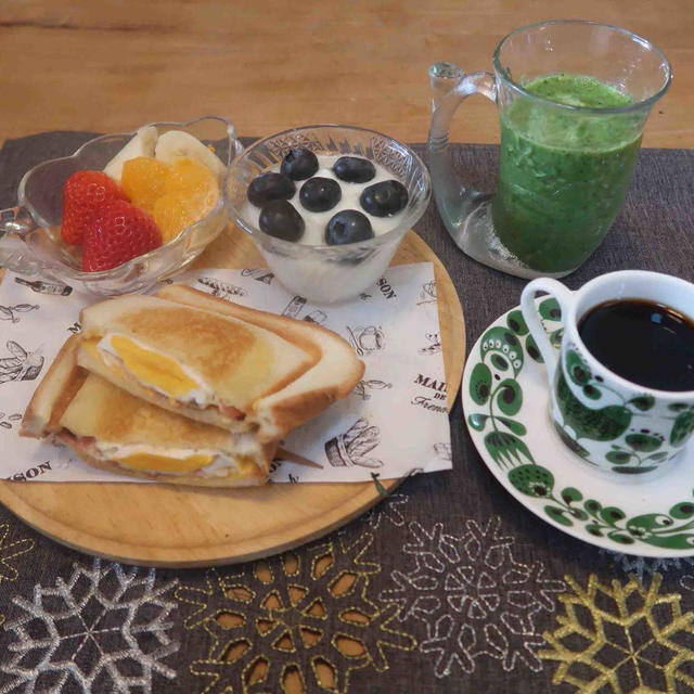 ベーコンエッグとチーズのホットサンド・カレーうどん・ネギスジ焼♪