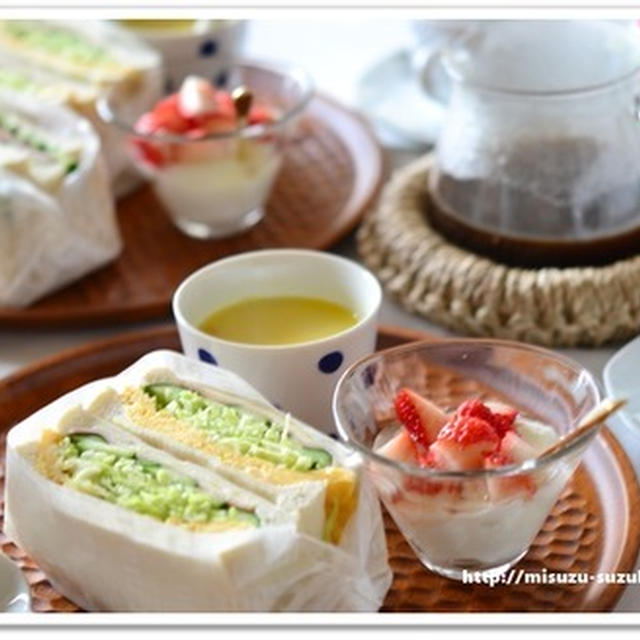 休日の朝ごはんはサンドウィッチ