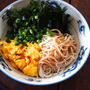 【本日の油そばそうめん】わ〜かめ好き好きウキウキ！「わかめとたまごの油そばそうめん」